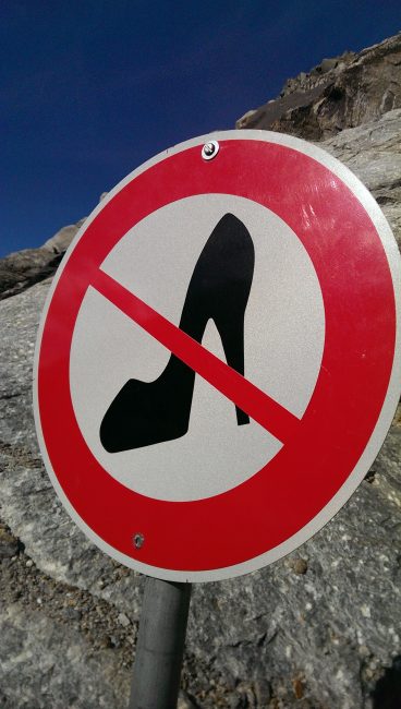 Stöckelschuhverbot